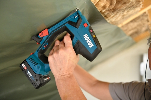 Set capsator electric profesional fara fir tip tacker Novus J-551 cu geanta de transport, 1 baterie CAS 18V + incarcator si 5.000 capse